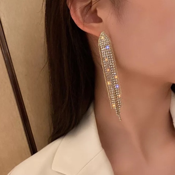 Jewelry - 18K gold plated shiny statement earrings